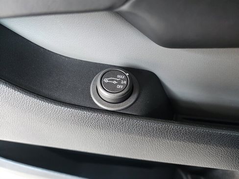 Used 2010 Cadillac SRX Premium image 22