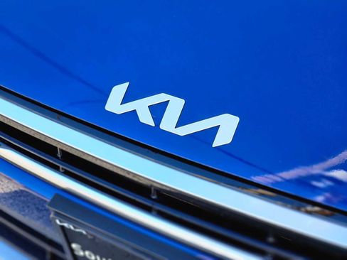 Certified 2025 Kia K4 EX image 12