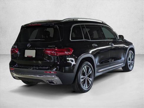 Used 2025 Mercedes-Benz GLB 250 4MATIC image 8