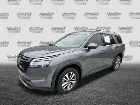 Used 2024 Nissan Pathfinder SL w/ Black Appearance Package AWD/4WD image 5
