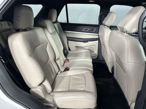 Used 2018 Ford Explorer XLT w/ Equipment Group 202A FWD image 9