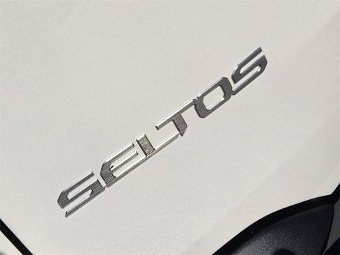 Certified 2026 Kia Seltos EX image 9