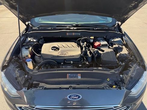 Used 2018 Ford Fusion SE w/ Fusion SE Technology Package image 24