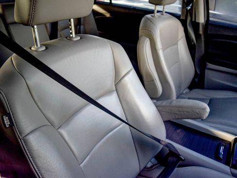 Used 2020 Honda Pilot Touring image 6