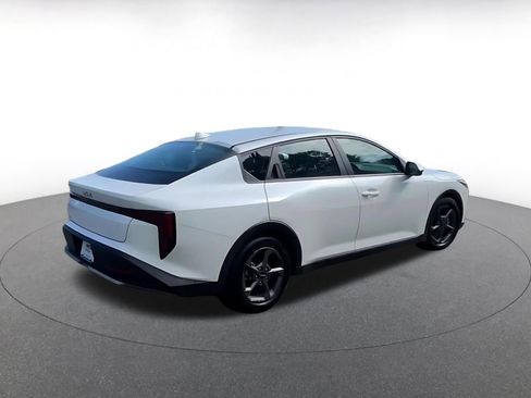 Used 2025 Kia K4 LXS image 14