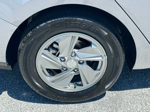 Certified 2026 Hyundai Elantra SE FWD image 9
