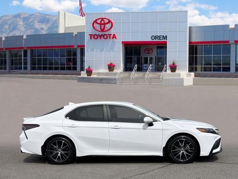 Used 2024 Toyota Camry SE w/ Convenience Package FWD image 3
