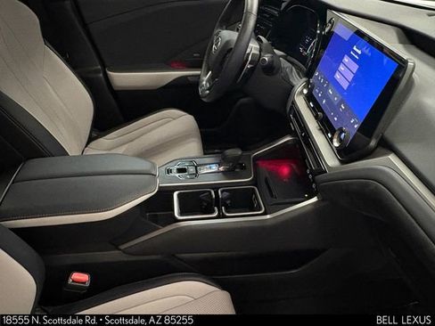 Used 2025 Lexus TX 500h AWD w/ Technology Package image 31