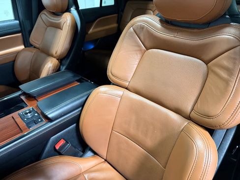 Used 2021 Lincoln Navigator Reserve w/ Luxury Package AWD/4WD image 17