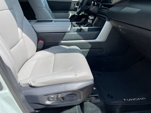 Used 2025 Toyota Tundra Limited AWD/4WD image 25