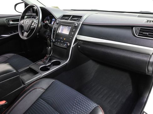 Used 2015 Toyota Camry SE FWD image 14