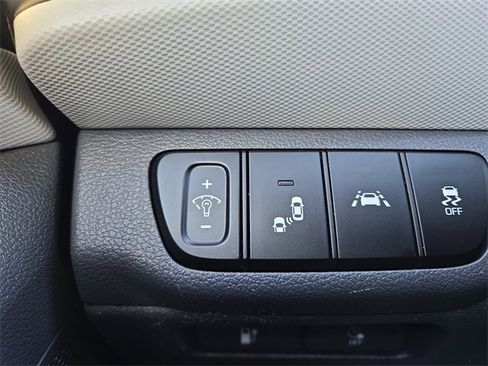 Used 2020 Hyundai Ioniq Limited image 19