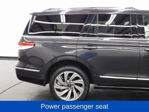 Used 2023 Lincoln Navigator Reserve image 19
