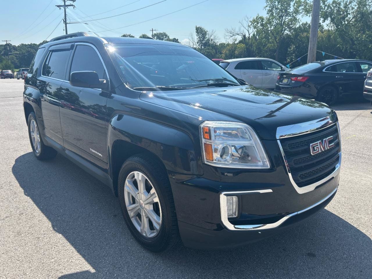 Used 2017 GMC Terrain SLE w/ Convenience Package AWD/4WD image 3