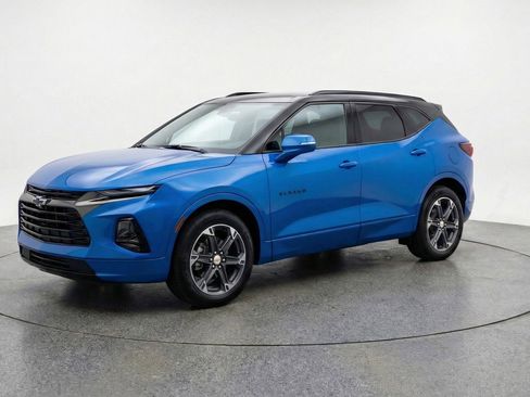 Used 2025 Chevrolet Blazer LT image 3