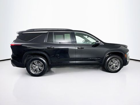 Used 2025 Chevrolet Traverse LT image 10