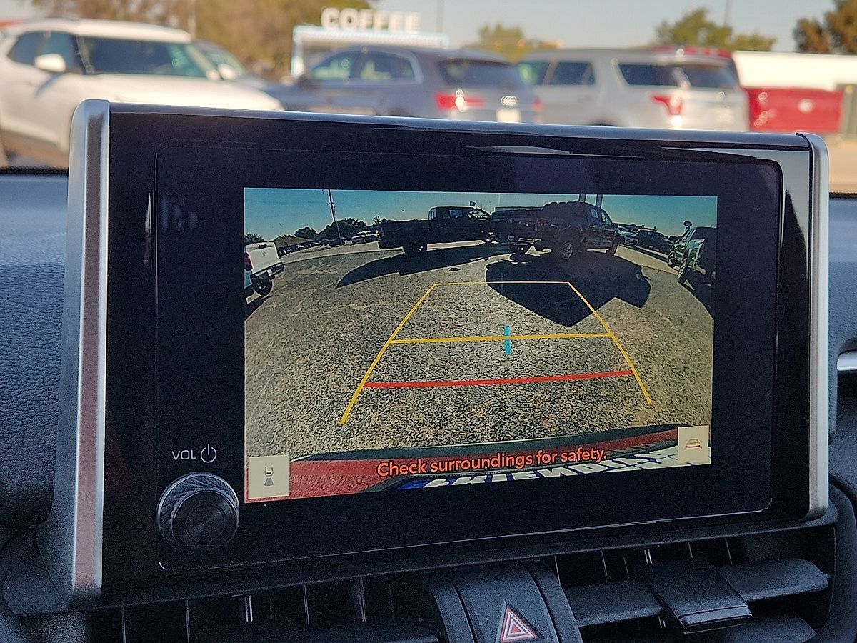 Used 2025 Toyota RAV4 XLE FWD image 9