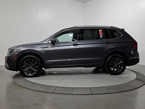 Used 2022 Volkswagen Tiguan SE AWD/4WD image 2