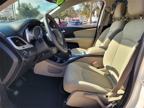 Certified 2018 Dodge Journey SE image 11