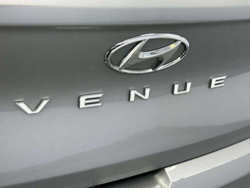 Used 2025 Hyundai Venue SEL FWD image 10