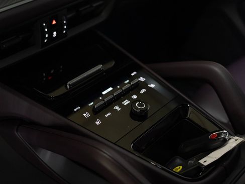 Certified 2024 Porsche Cayenne Coupe AWD/4WD image 22