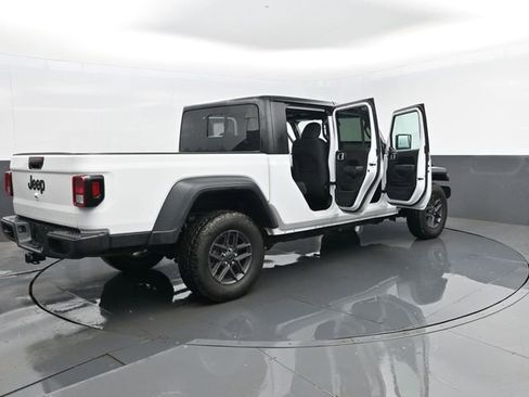 Used 2025 Jeep Gladiator Sport image 27