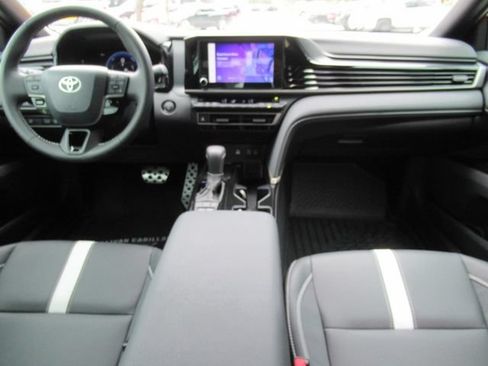 Used 2026 Toyota Camry Hybrid FWD image 11