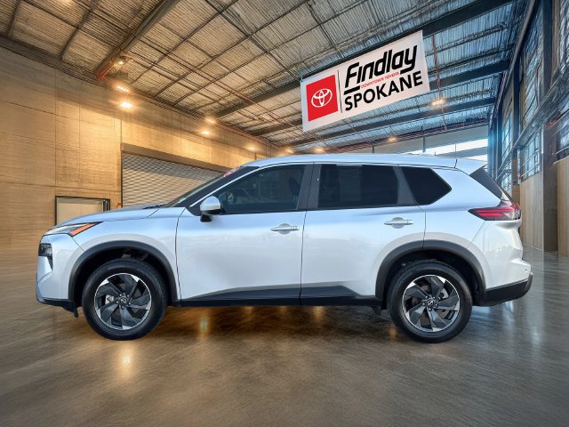 Used 2024 Nissan Rogue SV AWD/4WD image 3