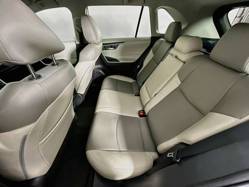 Used 2021 Toyota RAV4 XLE FWD image 28