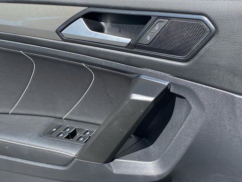 Certified 2022 Volkswagen Tiguan SE w/ Panoramic Sunroof Package image 17