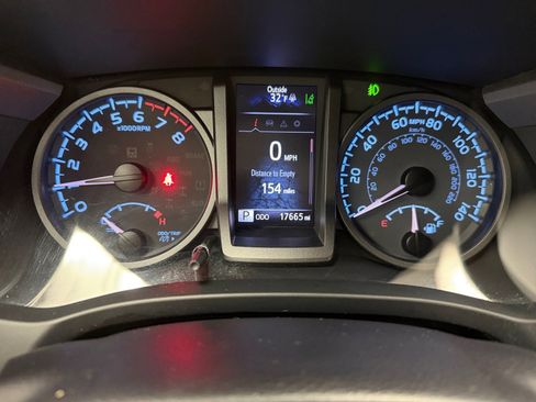 Used 2022 Toyota Tacoma TRD Sport w/ Technology Package image 16