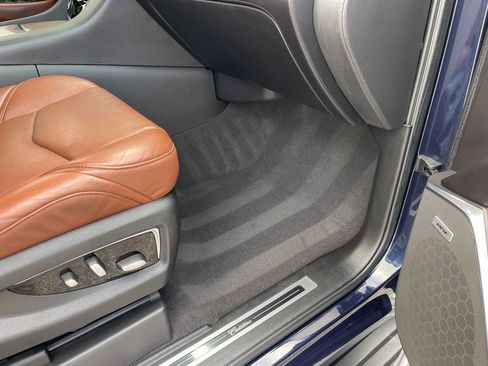 Used 2020 Cadillac Escalade Luxury image 30