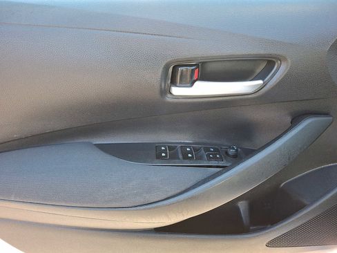 Used 2021 Toyota Corolla LE image 10