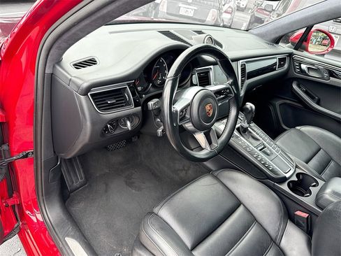 Used 2018 Porsche Macan Turbo w/ Premium Package Plus image 10