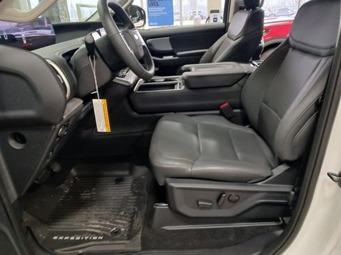 New 2025 Ford Expedition Active image 11