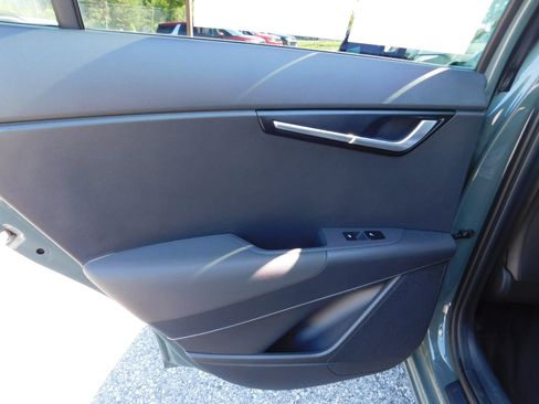 Used 2024 Kia Niro Wind w/ Wind Preserve Package FWD image 12