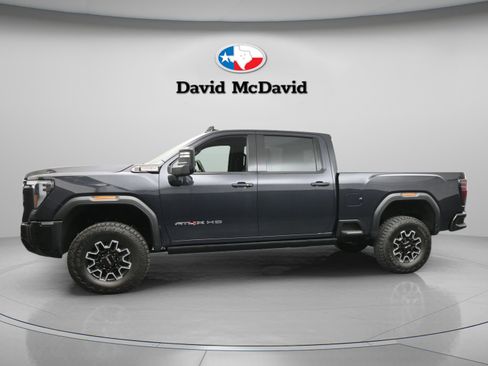 Used 2025 GMC Sierra 2500 AT4X image 5
