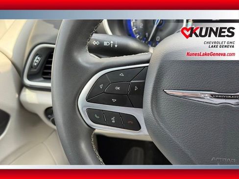 Used 2024 Chrysler Pacifica Touring-L FWD image 41