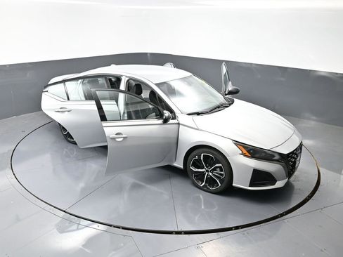 Used 2024 Nissan Altima 2.5 SR image 36