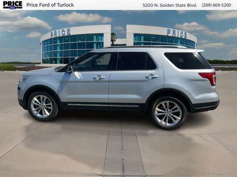 Used 2018 Ford Explorer XLT w/ Equipment Group 201A AWD/4WD image 8