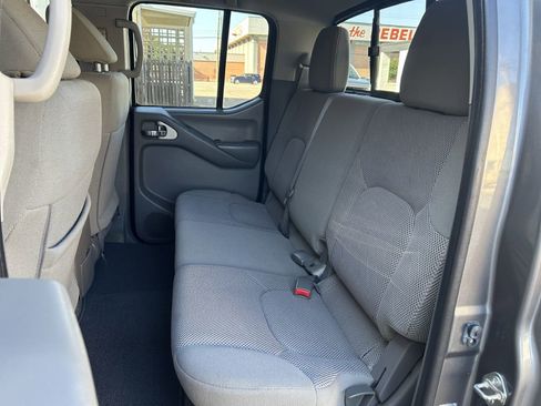 Used 2018 Nissan Frontier SV image 9
