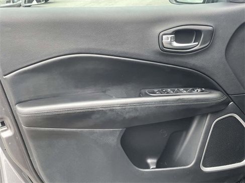 Used 2021 Jeep Compass Latitude image 13