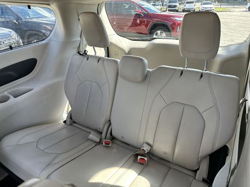 Used 2021 Chrysler Pacifica Touring-L FWD image 24