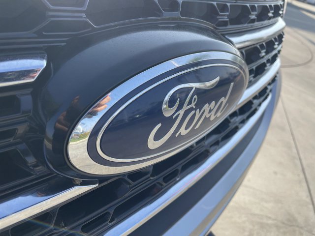 Used 2024 Ford Explorer XLT w/ Equipment Group 202A RWD image 29