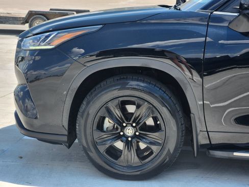 Used 2023 Toyota Highlander Bronze Edition FWD image 10