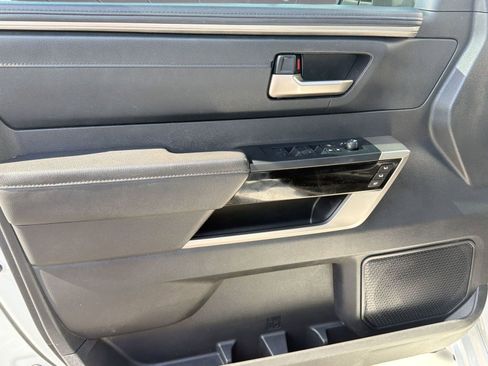 Used 2025 Toyota Tundra Limited AWD/4WD image 13