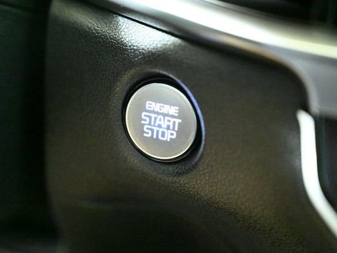 Used 2025 Kia Sorento S image 36