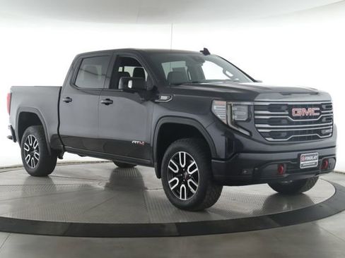 Used 2022 GMC Sierra 1500 AT4 w/ AT4 Preferred Package AWD/4WD image 2