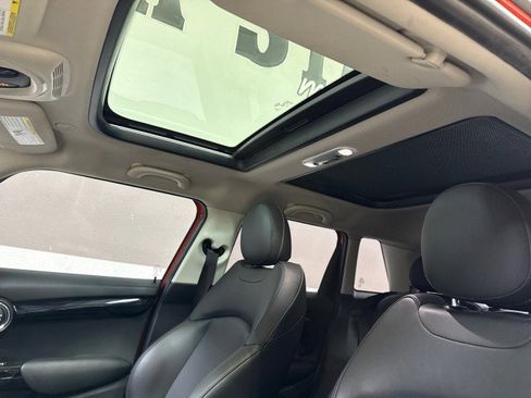 Used 2019 MINI Cooper S w/ Premium Package image 32