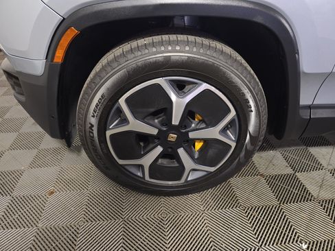 Used 2024 Rivian R1S Adventure AWD/4WD image 9